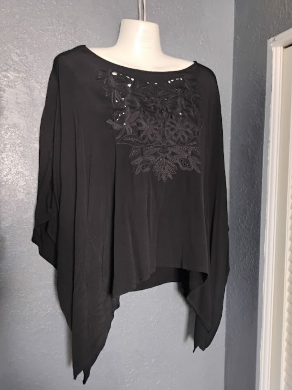 Monteau Black Batwing Blouse size Large Embroidered Floral Back Cut-out Dolman